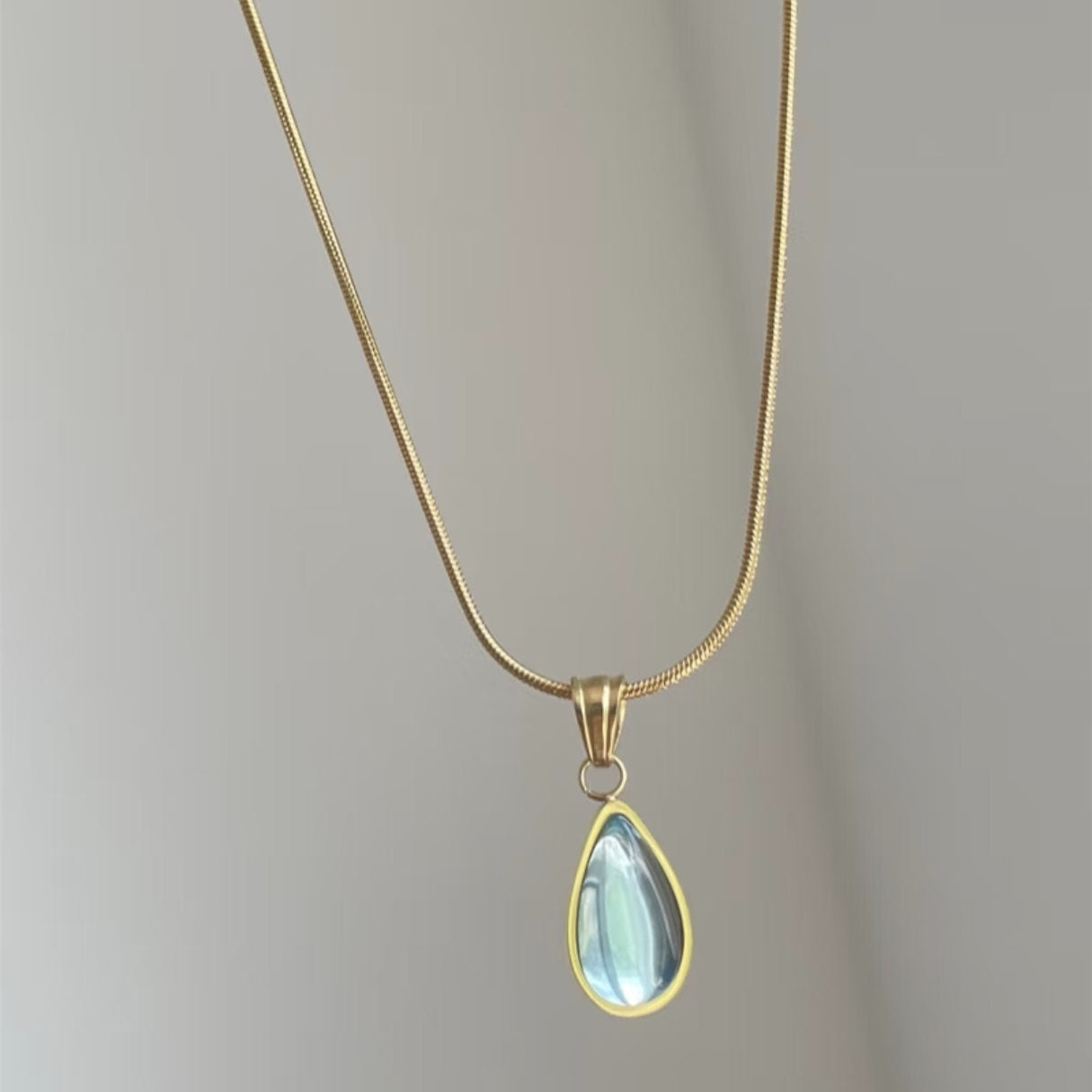 Retro Blue And Green Water Drop Necklace High Sense
